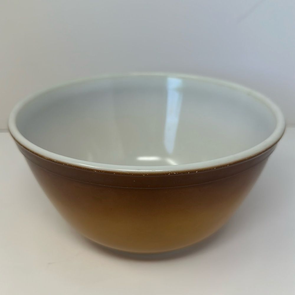 Vintage woodland Pyrex no 402 bowl